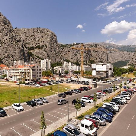 Green 'N Grey Omiš Exterior foto